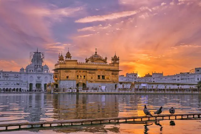 A photo of the Golden Temple representing the spiritual significance of Sangrand dates in 2025.